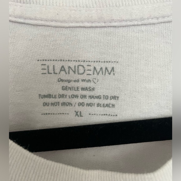 EllandEmm Privacy Mode Graphic Tee XL - Picture 3 of 4